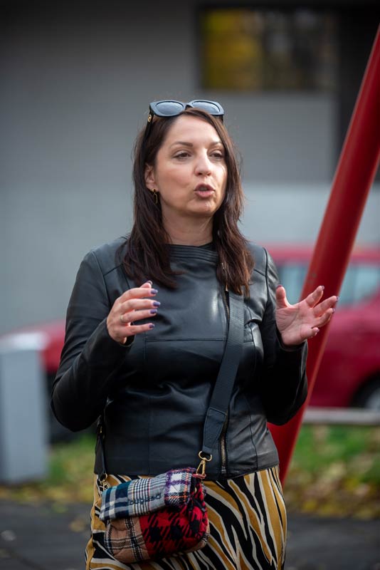 Dani Do.co.mo.mo. Srbija: arhitektonska šetnja 2. 12. 2023. (Bojana Ibrajter Gazibara iz Zavoda za zaštitu spomenika kulture grada Beograda tokom vođenja)