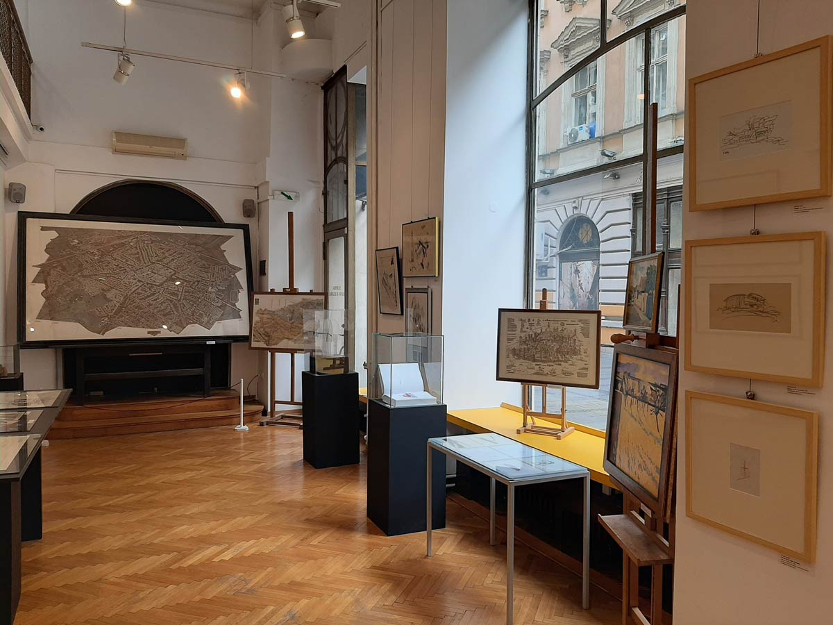Deo postavke izložbe „Arhitekta kao crtač i slikar“ u Galeriji nauke i tehnike SANU
