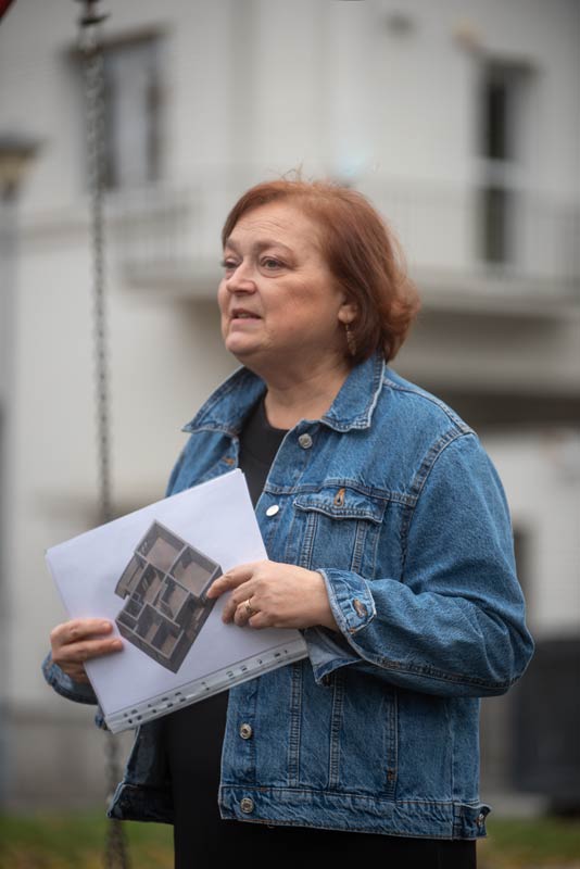 Dani Do.co.mo.mo. Srbija: arhitektonska šetnja 2. 12. 2023. (Aleksandra Šević iz Zavoda za zaštitu spomenika kulture grada Beograda tokom vođenja)